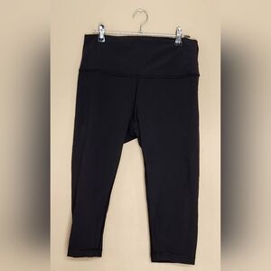 Womens Lululemon Black Knee Length Leggings Size 6